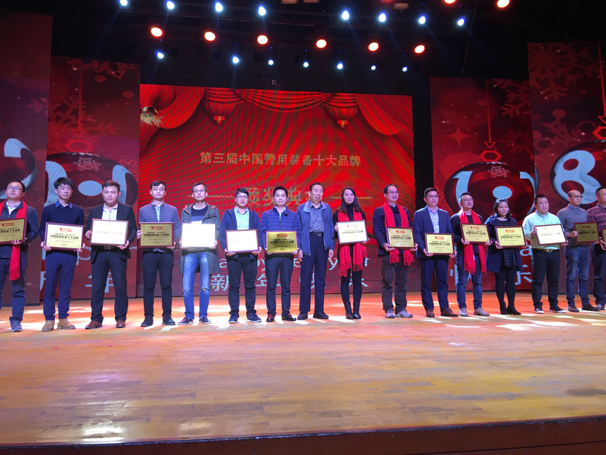 祝賀日聯(lián)科技榮獲“2017年中國(guó)警用裝備十大品牌” 祝賀日聯(lián)科技榮獲“2017年中國(guó)警用裝備十大品牌”